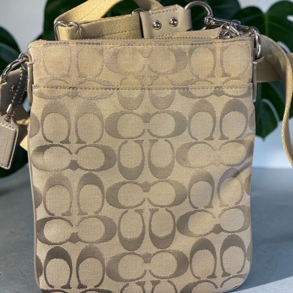COACH Sutton Signature Jacquard Swingpack Crossbody Bag Khaki Gray 43976 EUC - Picture 3 of 6